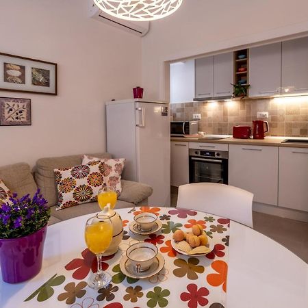 Two-Bedroom Apartment In The Centre Макарска Екстериор снимка