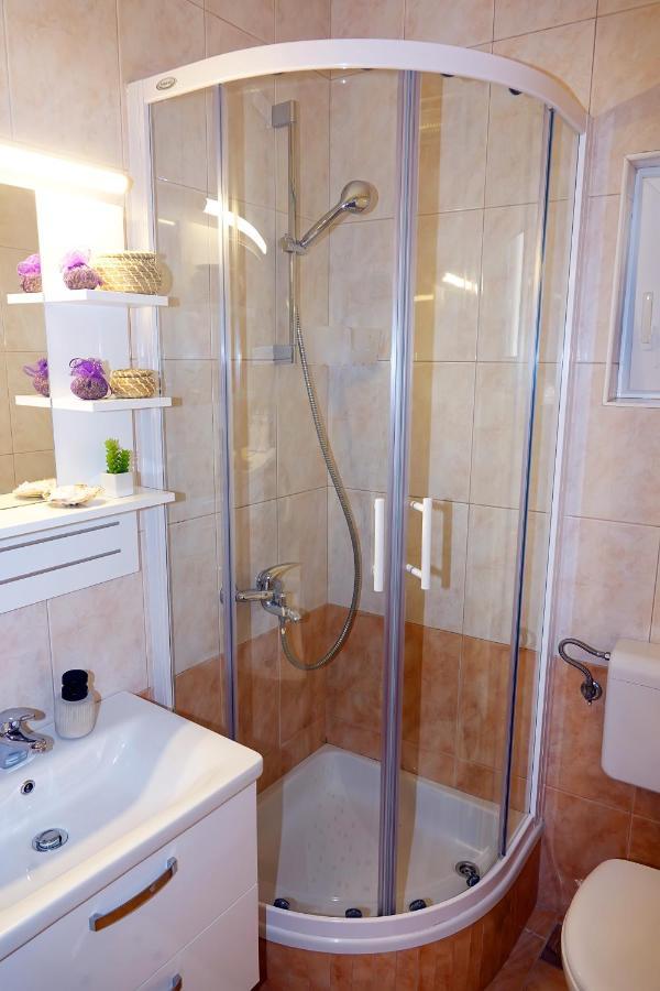 Two-Bedroom Apartment In The Centre Макарска Екстериор снимка