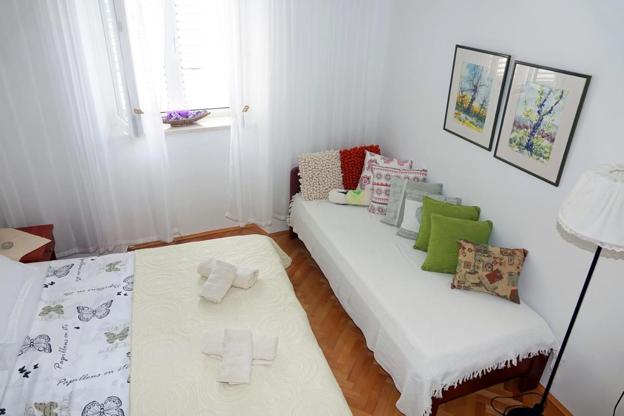 Two-Bedroom Apartment In The Centre Макарска Екстериор снимка