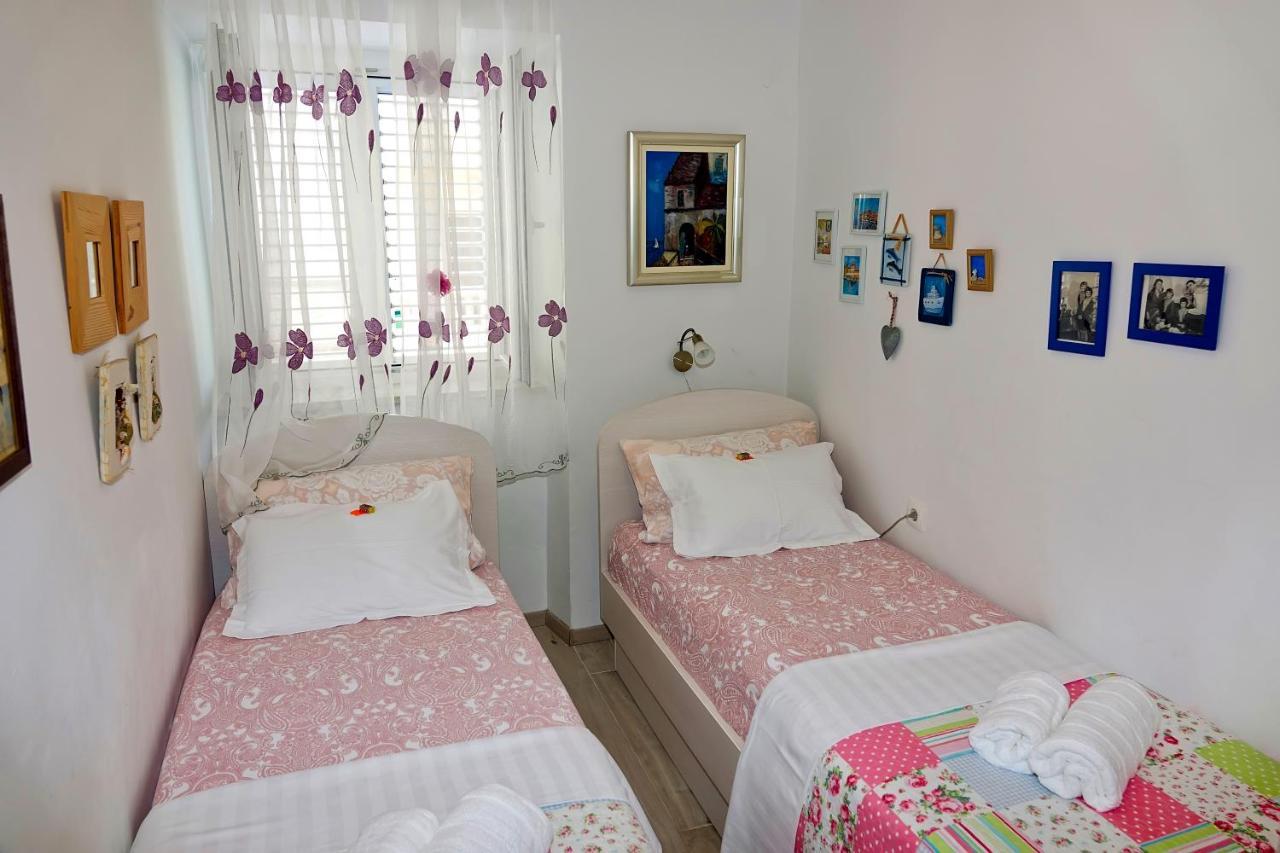 Two-Bedroom Apartment In The Centre Макарска Екстериор снимка