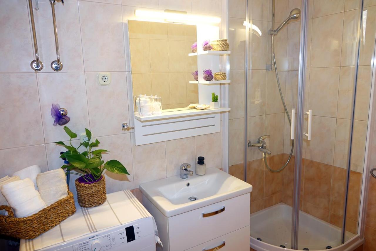 Two-Bedroom Apartment In The Centre Макарска Екстериор снимка