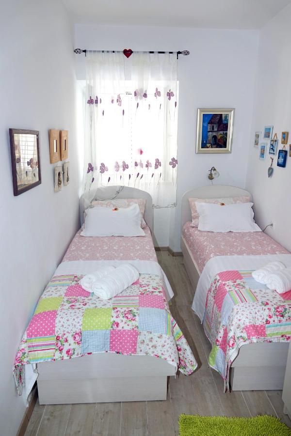 Two-Bedroom Apartment In The Centre Макарска Екстериор снимка