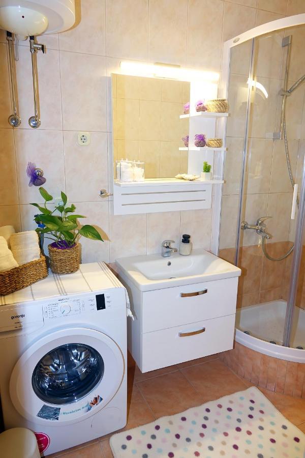 Two-Bedroom Apartment In The Centre Макарска Екстериор снимка