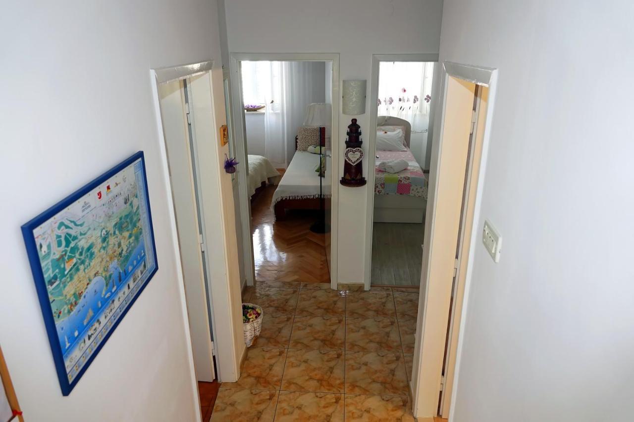 Two-Bedroom Apartment In The Centre Макарска Екстериор снимка