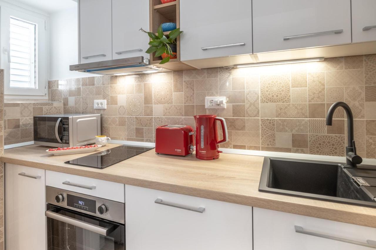 Two-Bedroom Apartment In The Centre Макарска Екстериор снимка