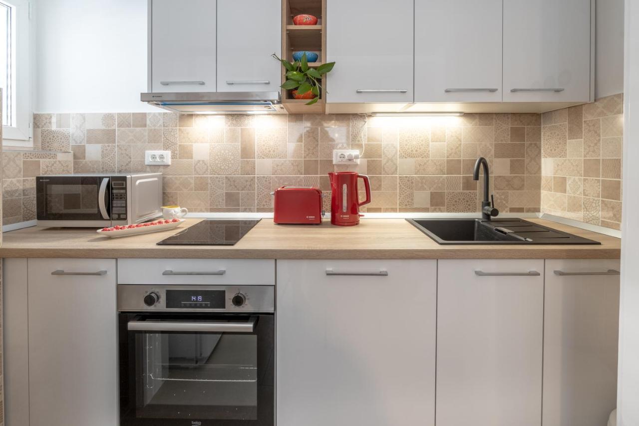 Two-Bedroom Apartment In The Centre Макарска Екстериор снимка