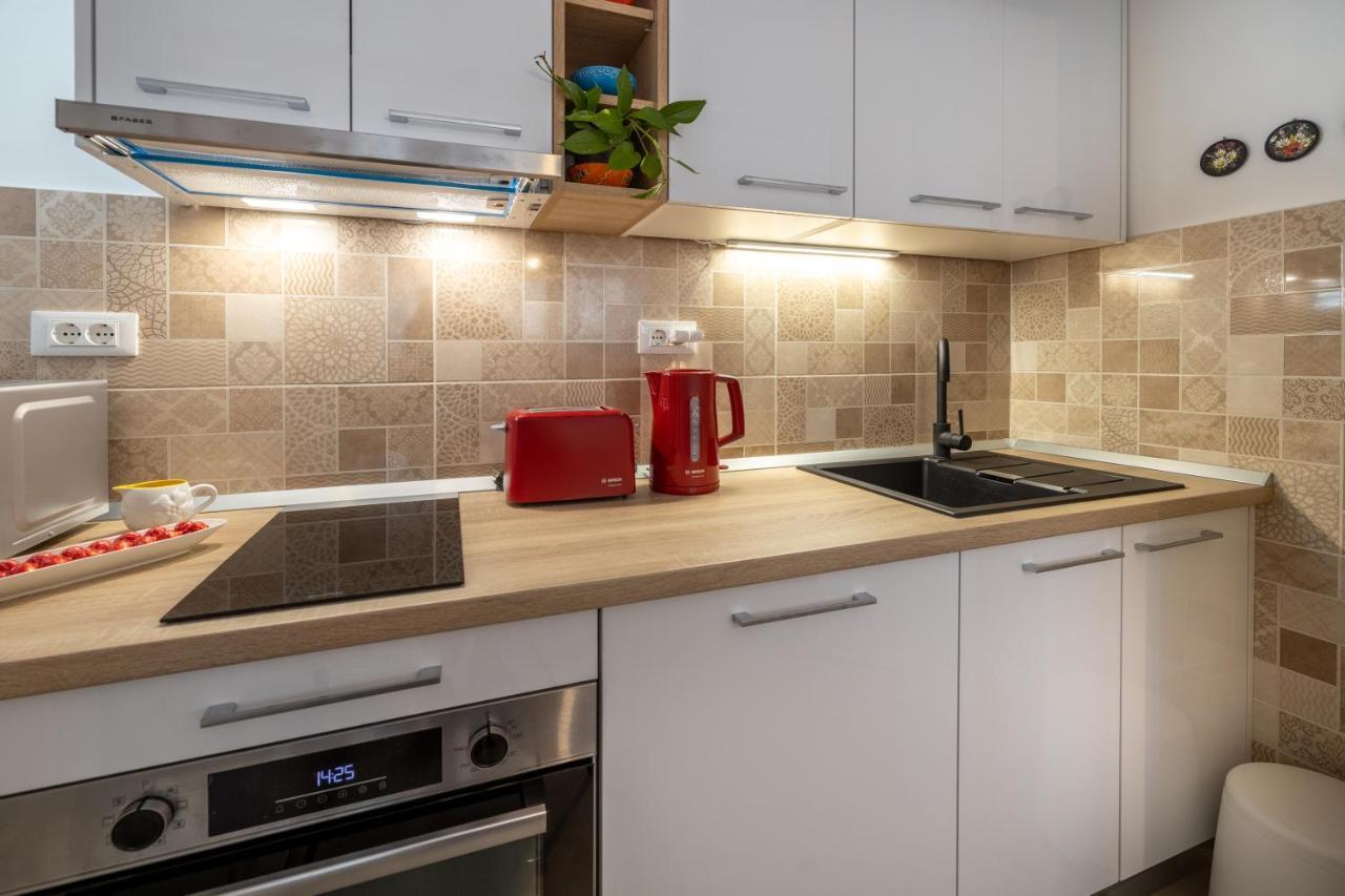 Two-Bedroom Apartment In The Centre Макарска Екстериор снимка