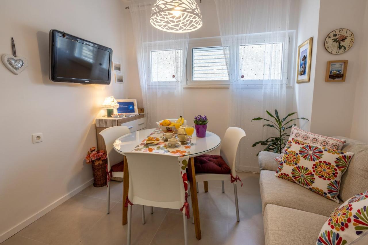 Two-Bedroom Apartment In The Centre Макарска Екстериор снимка