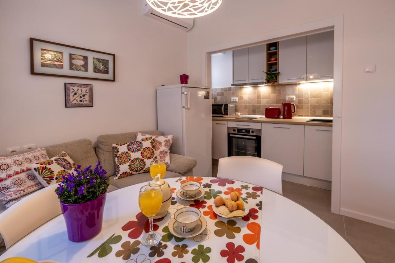 Two-Bedroom Apartment In The Centre Макарска Екстериор снимка